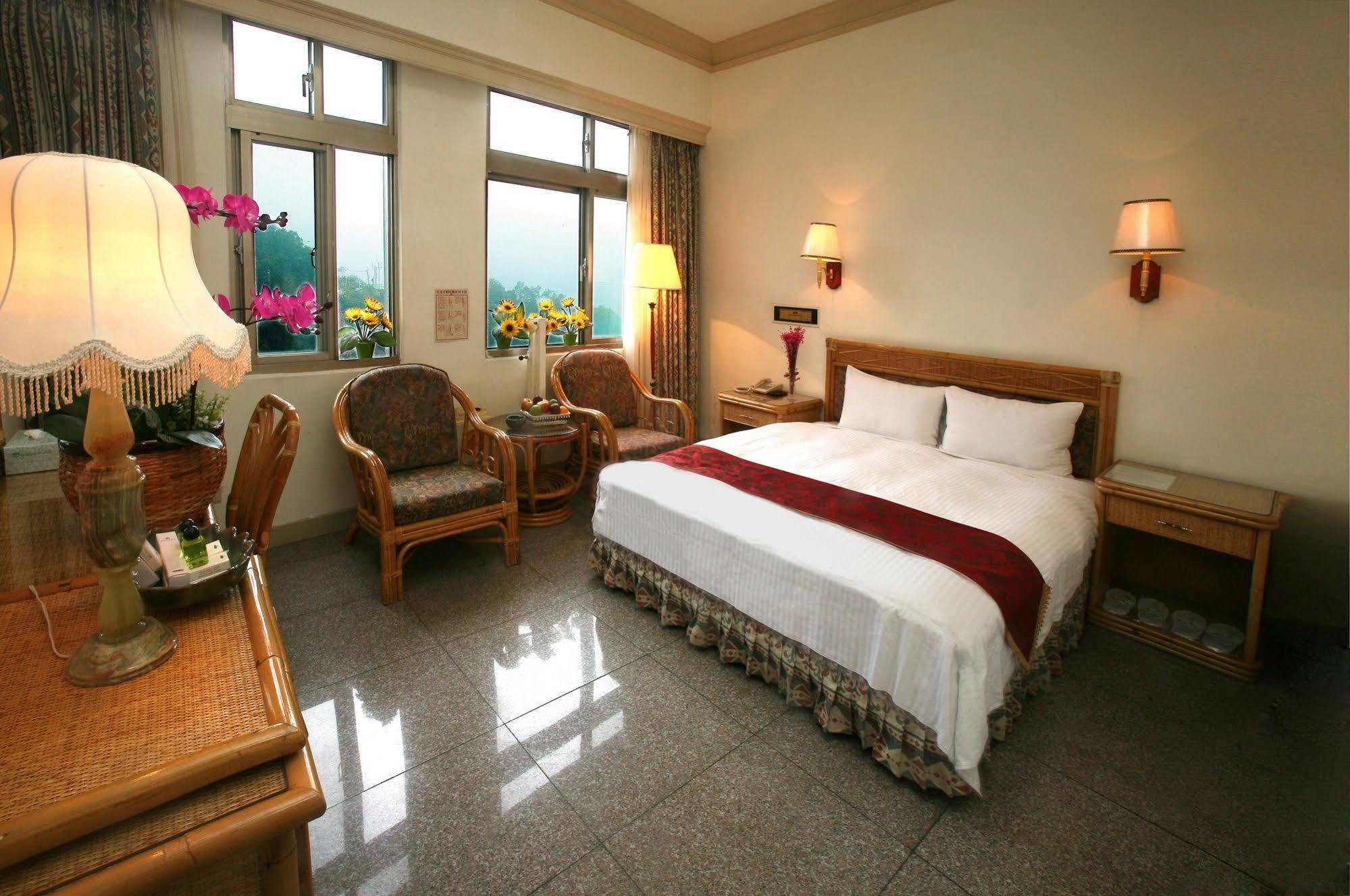 Dongpo Ti Lun Hotel Xinyi Exterior foto
